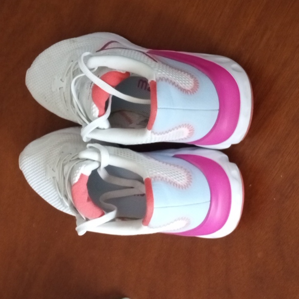 Nike Women's White and Pink Running Shoes - Picture 6 of 10